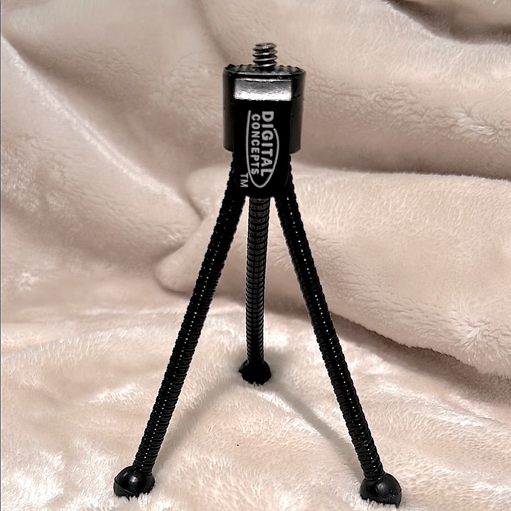 🔴 CLEARANCE🔖 LK NW DIGITAL CONCEPTS  5” COMPACT TABLETOP RUBBER BALL MINI TRIPOD